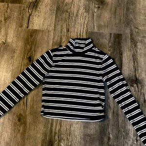 Cropped turtleneck shirt